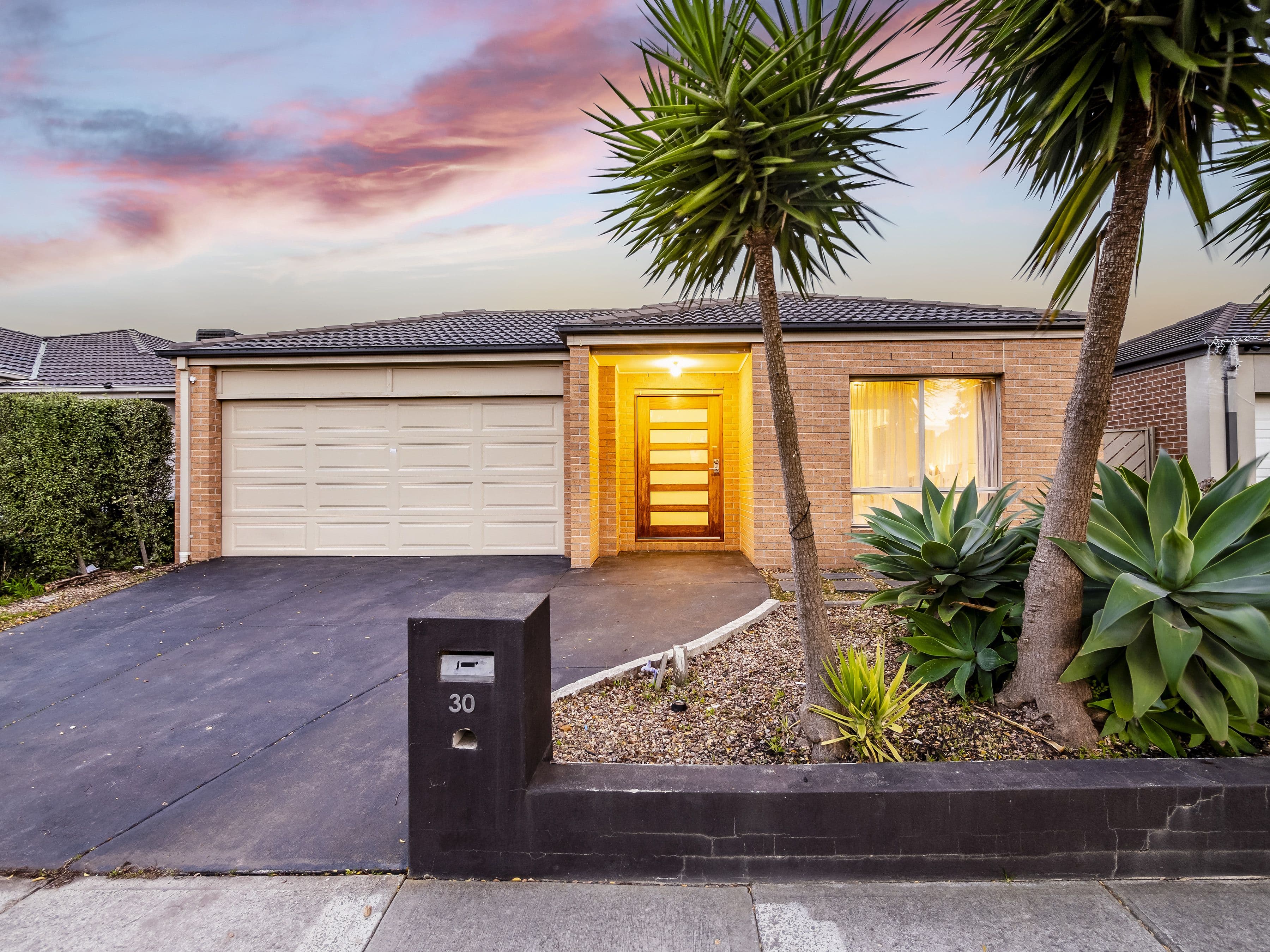 30 Kindred Avenue, Cranbourne North VIC 3977, Cranbourne North - Image 1