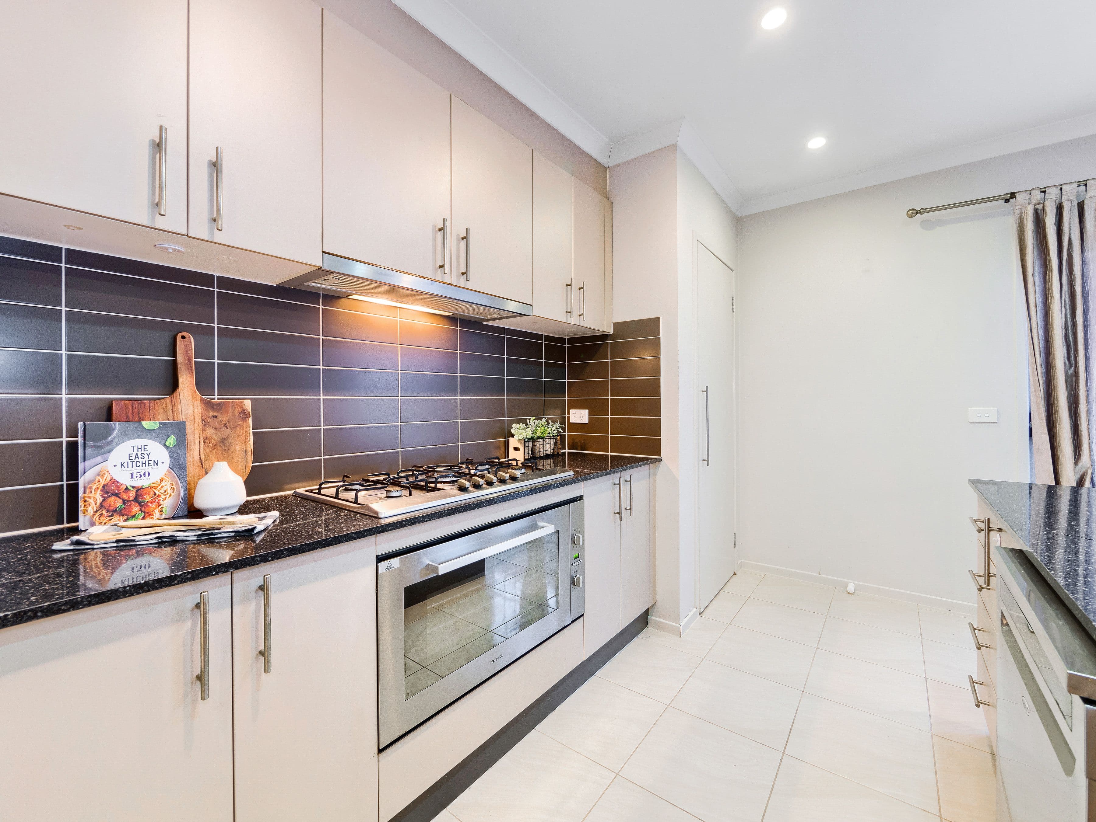 30 Kindred Avenue, Cranbourne North VIC 3977, Cranbourne North - Thumbnail 4