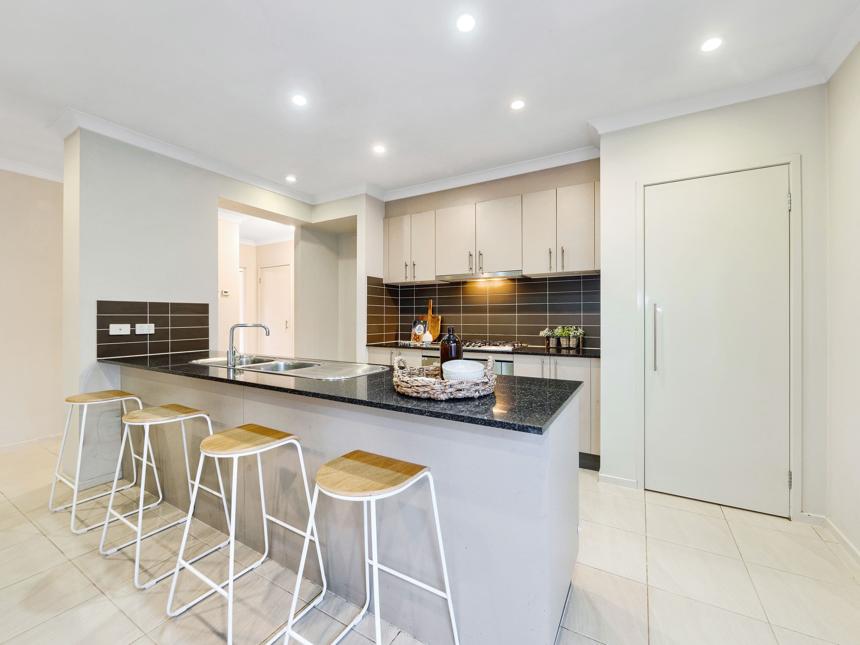 30 Kindred Avenue, Cranbourne North VIC 3977, Cranbourne North - Thumbnail 5