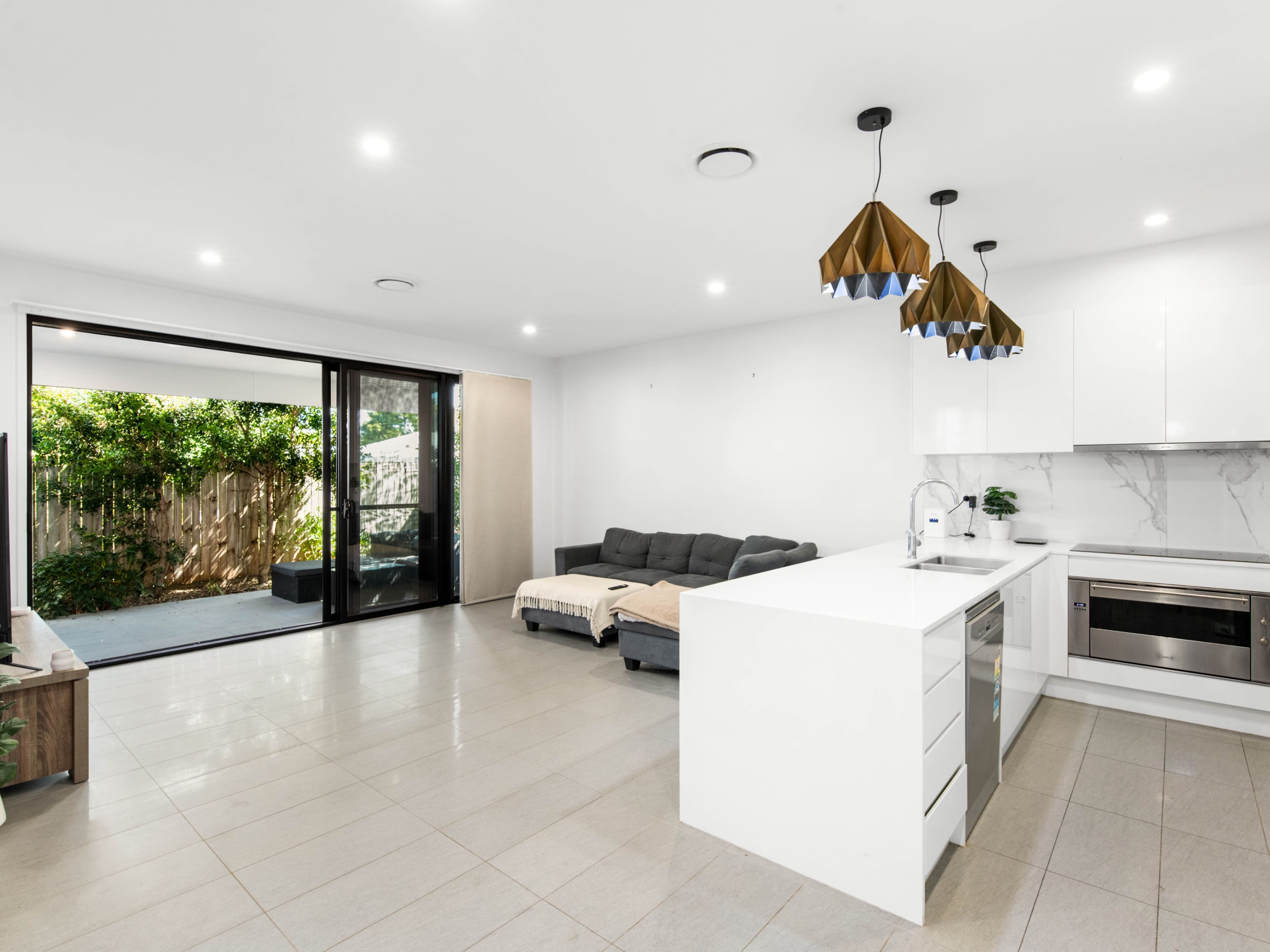 12 Gibson Lane, Morningside QLD 4170, Morningside - Image 1