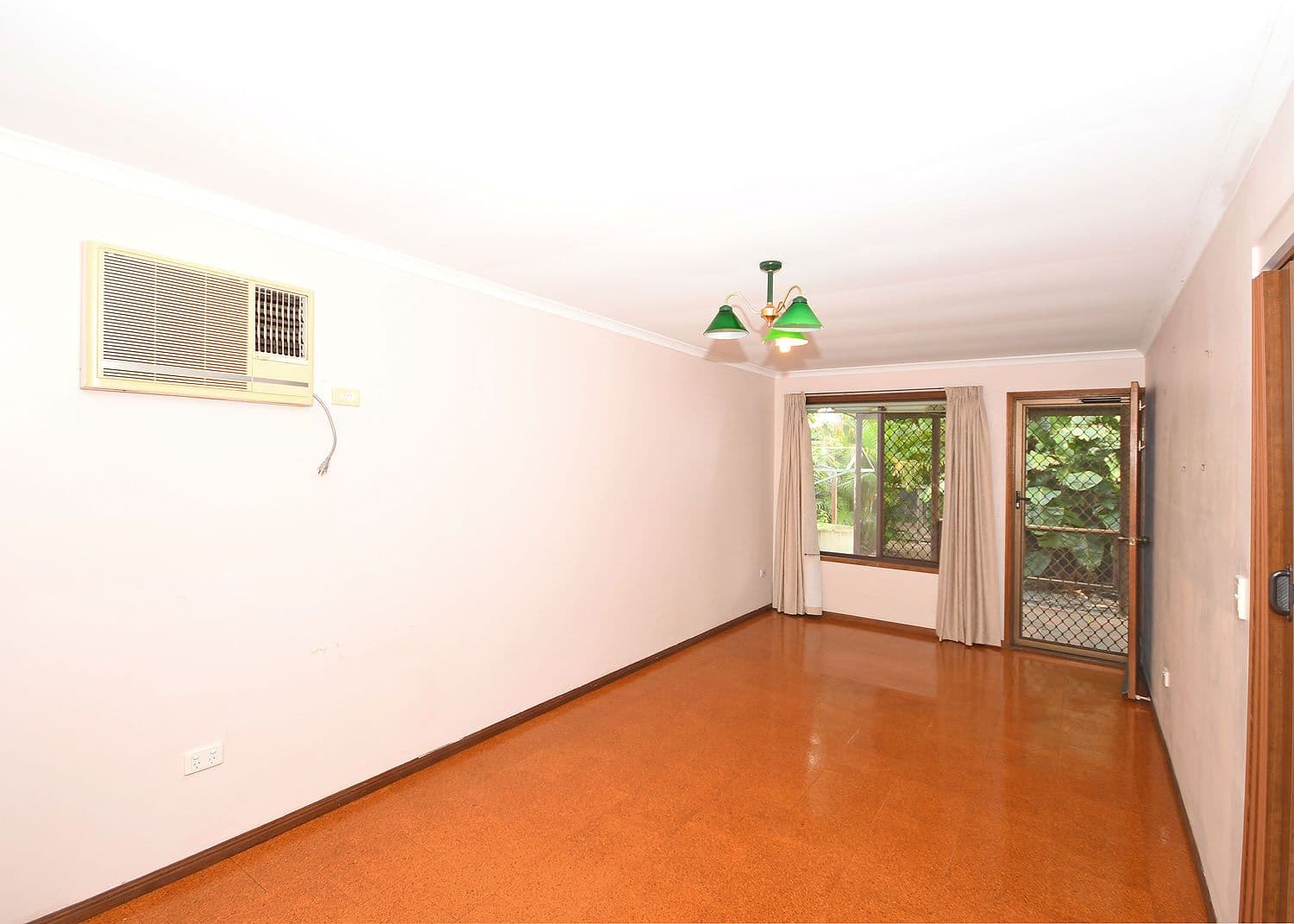 105 Limpus Street, Urangan QLD 4655, Urangan - Thumbnail 3