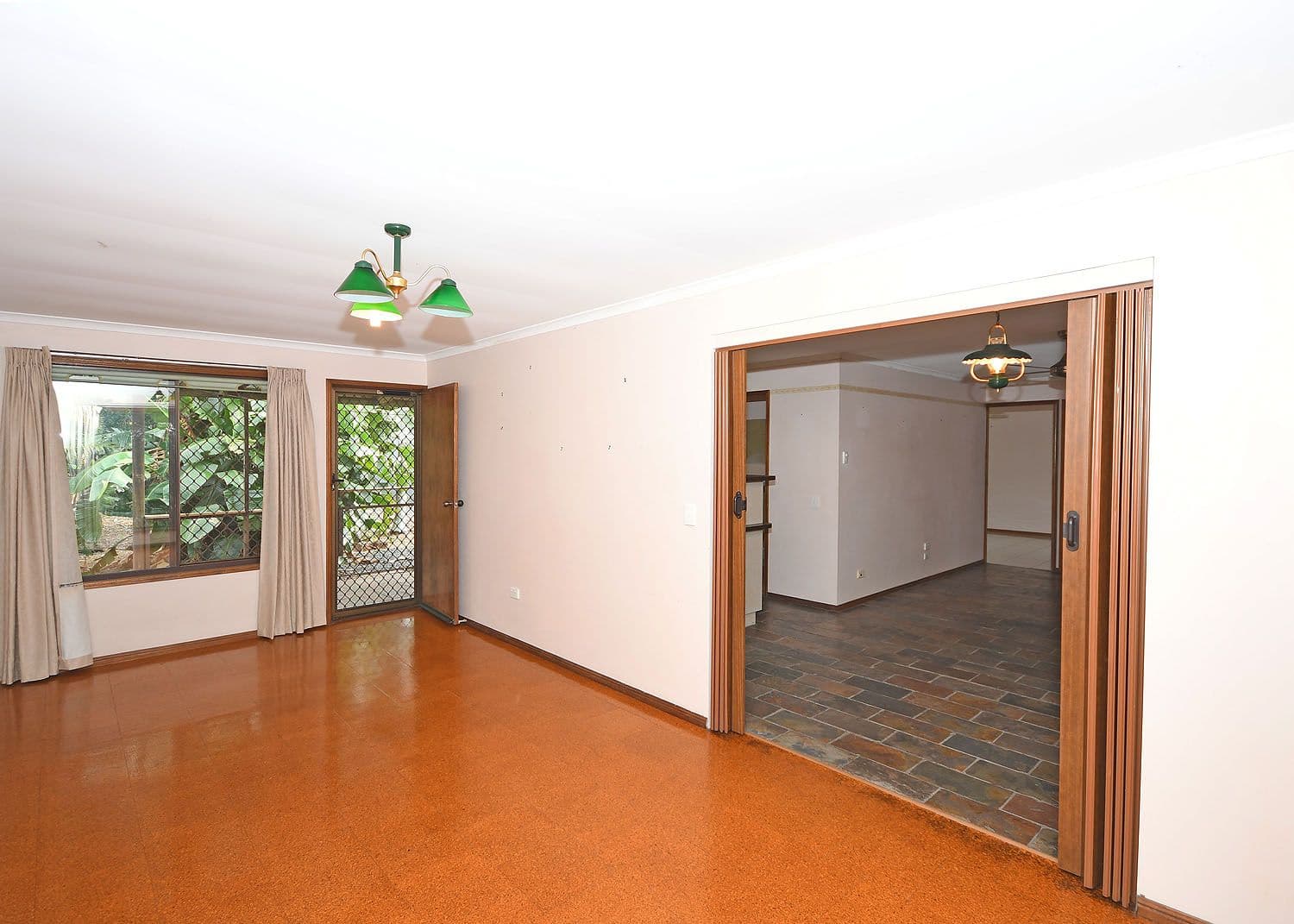 105 Limpus Street, Urangan QLD 4655, Urangan - Thumbnail 4