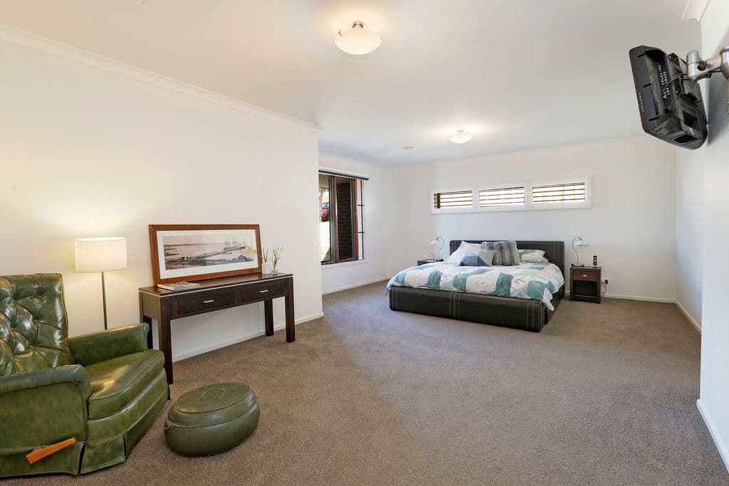 8 Avondale Avenue, Highton VIC 3216, Highton - Thumbnail 4