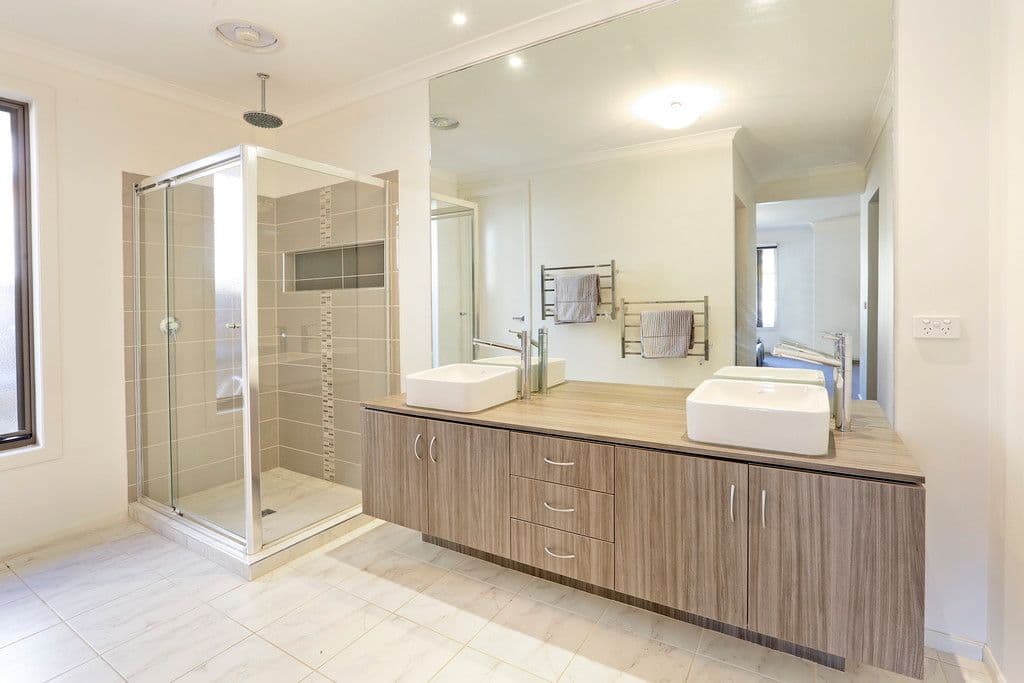 8 Avondale Avenue, Highton VIC 3216, Highton - Thumbnail 5