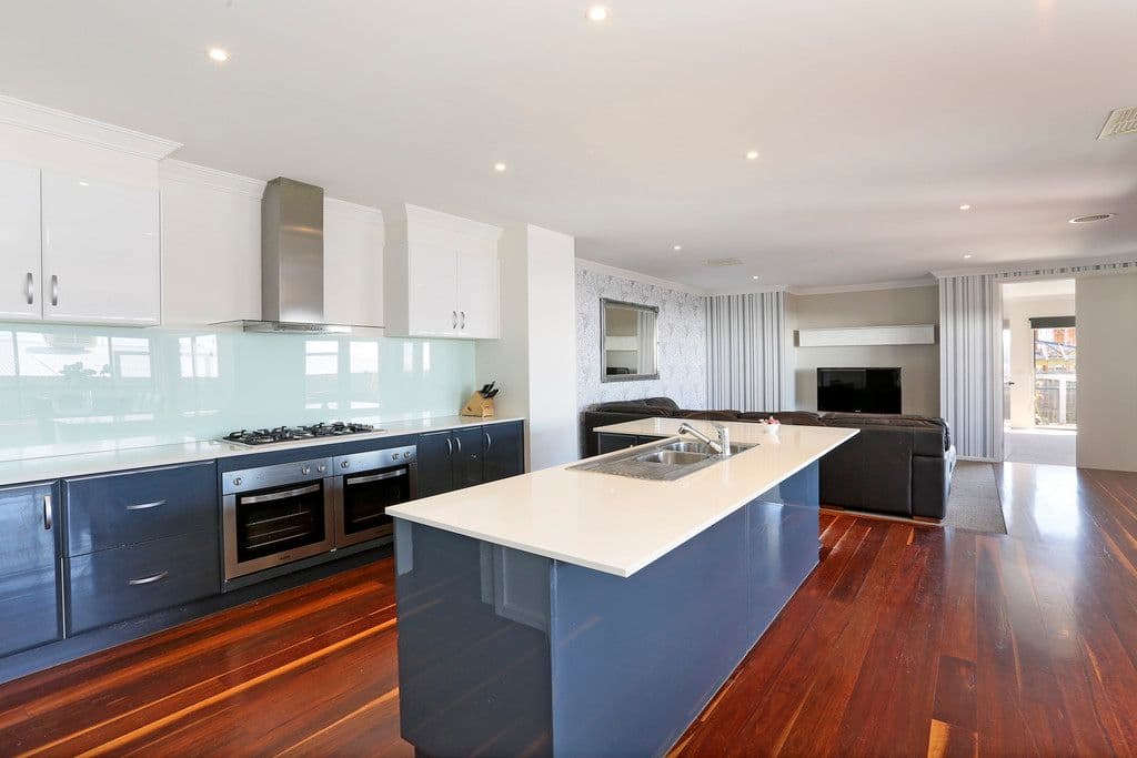 8 Avondale Avenue, Highton VIC 3216, Highton - Thumbnail 8