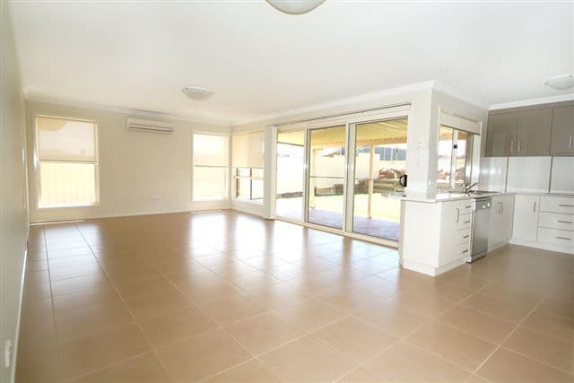 36  Smythe Drive, HIGHFIELDS QLD 4352, Highfields - Thumbnail 2
