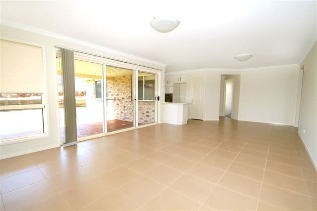 36  Smythe Drive, HIGHFIELDS QLD 4352, Highfields - Thumbnail 4