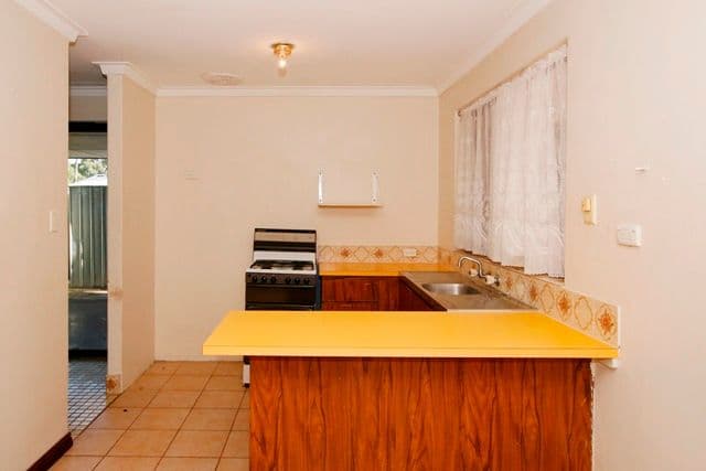 10 Dwyer Crescent, GOSNELLS WA 6110, Gosnells - Thumbnail 2
