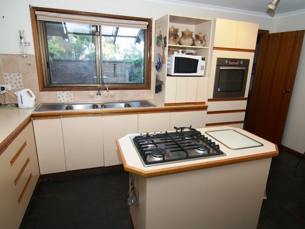 2 Hall Crescent, Loxton SA 5333, Loxton - Thumbnail 2