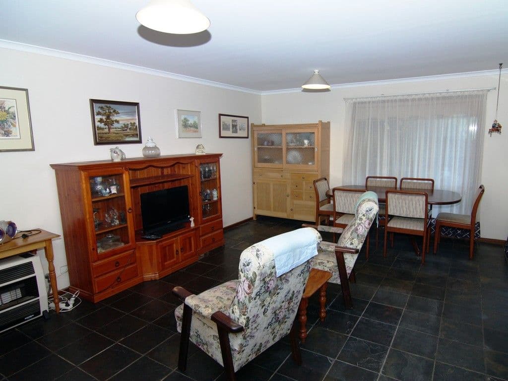 2 Hall Crescent, Loxton SA 5333, Loxton - Thumbnail 3
