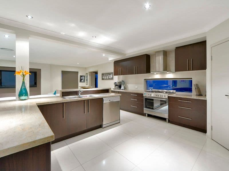 8 Cienna Place, BRIDGEMAN DOWNS QLD 4035, Bridgeman Downs - Thumbnail 4