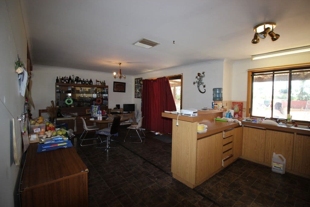 130 Hill Road, Waikerie SA 5330, Waikerie - Thumbnail 3