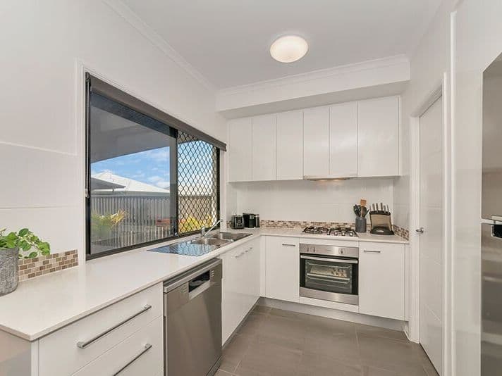 27 Colvin Street, Oonoonba QLD 4811, Oonoonba - Thumbnail 2