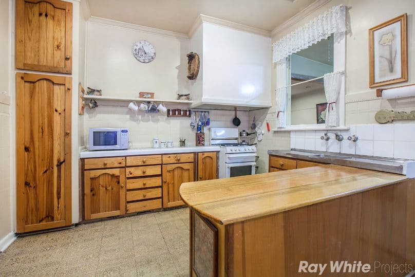 10 Zinnia Street, Reservoir VIC 3073, Reservoir - Thumbnail 2