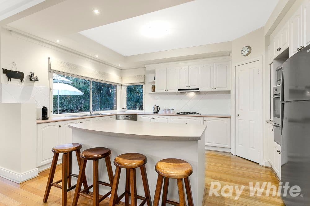 35 Bunker Crescent, Glen Waverley VIC 3150, Glen Waverley - Thumbnail 2