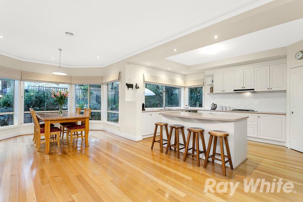 35 Bunker Crescent, Glen Waverley VIC 3150, Glen Waverley - Thumbnail 3
