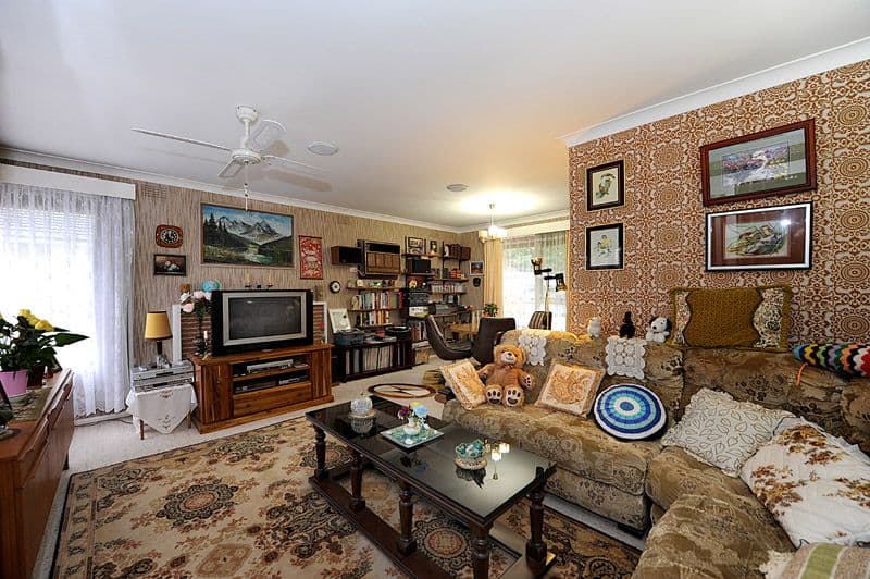 28 St Davids Drive, WANTIRNA VIC 3152, Wantirna - Thumbnail 2
