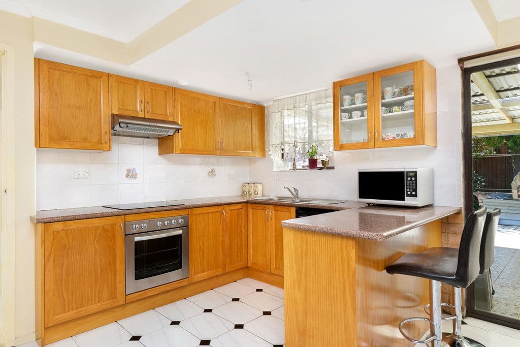 4 Ferraro Close, Edensor Park NSW 2176, Edensor Park - Thumbnail 2