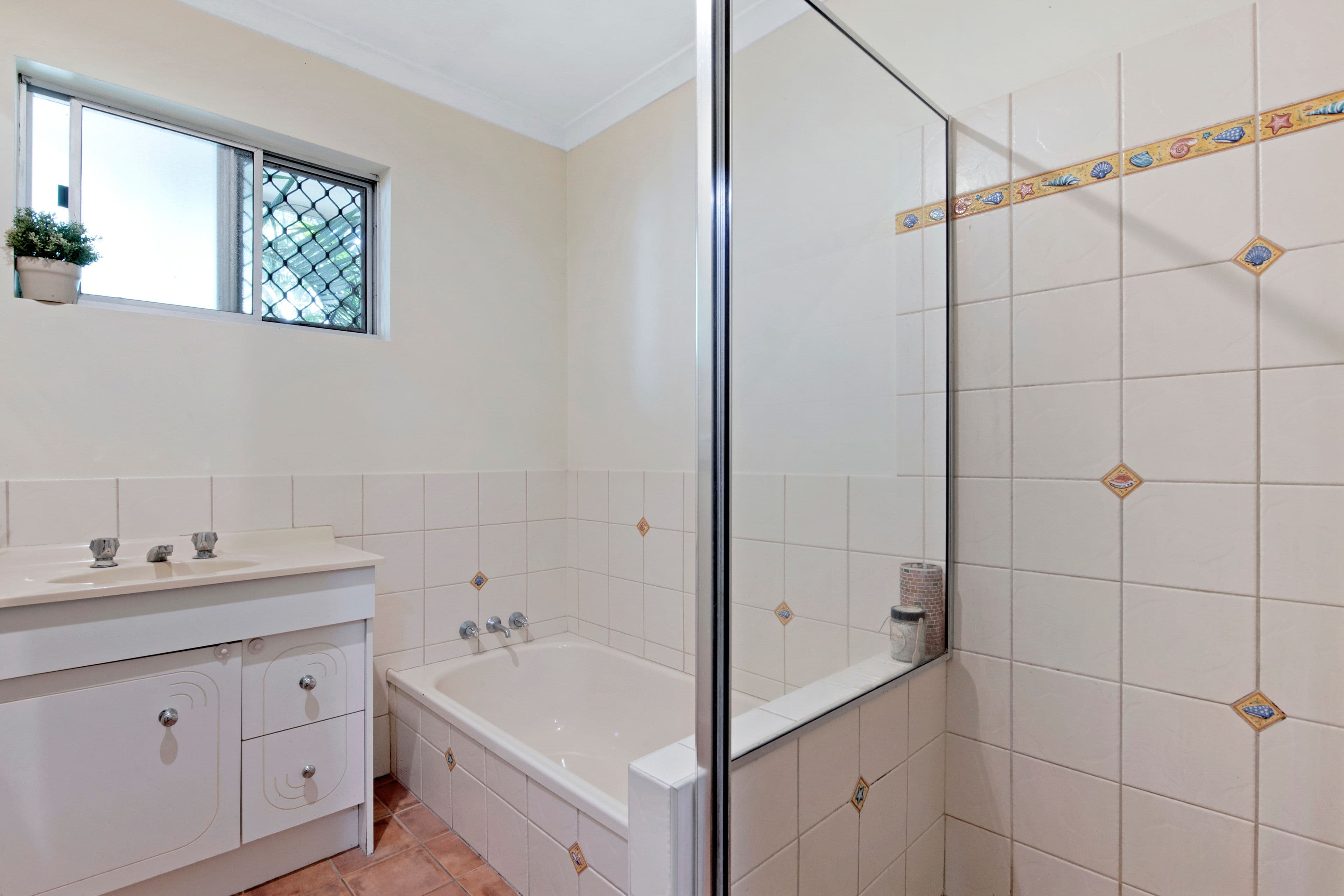 98 Dolphin Avenue, Mermaid Beach QLD 4218, Mermaid Beach - Thumbnail 6