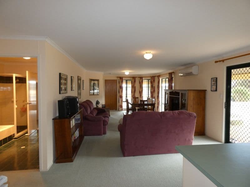 7 Corny Point Road, Corny Point SA 5575, Corny Point - Thumbnail 2
