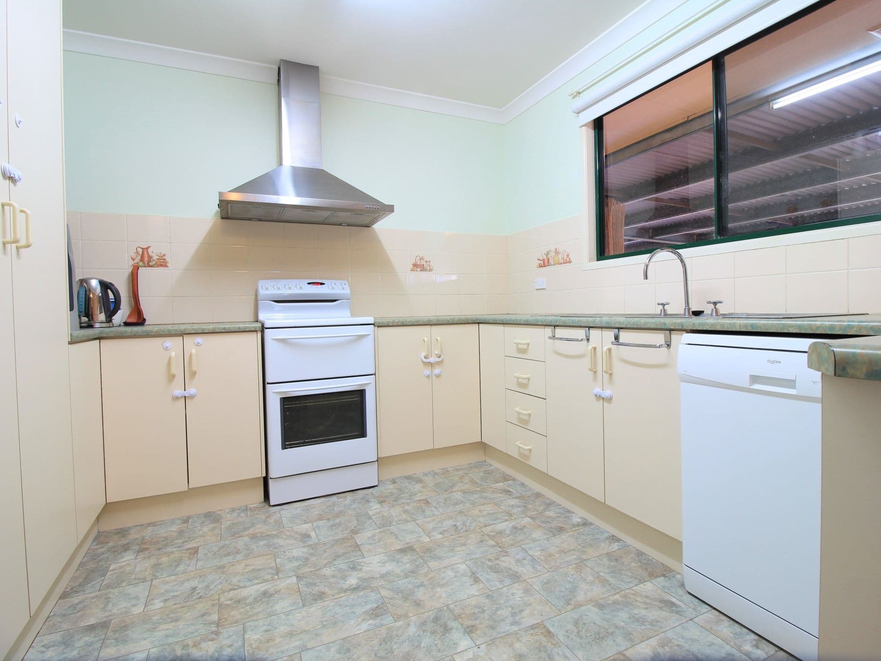 12 Cowan Crescent, Emerald QLD 4720, Emerald - Thumbnail 2