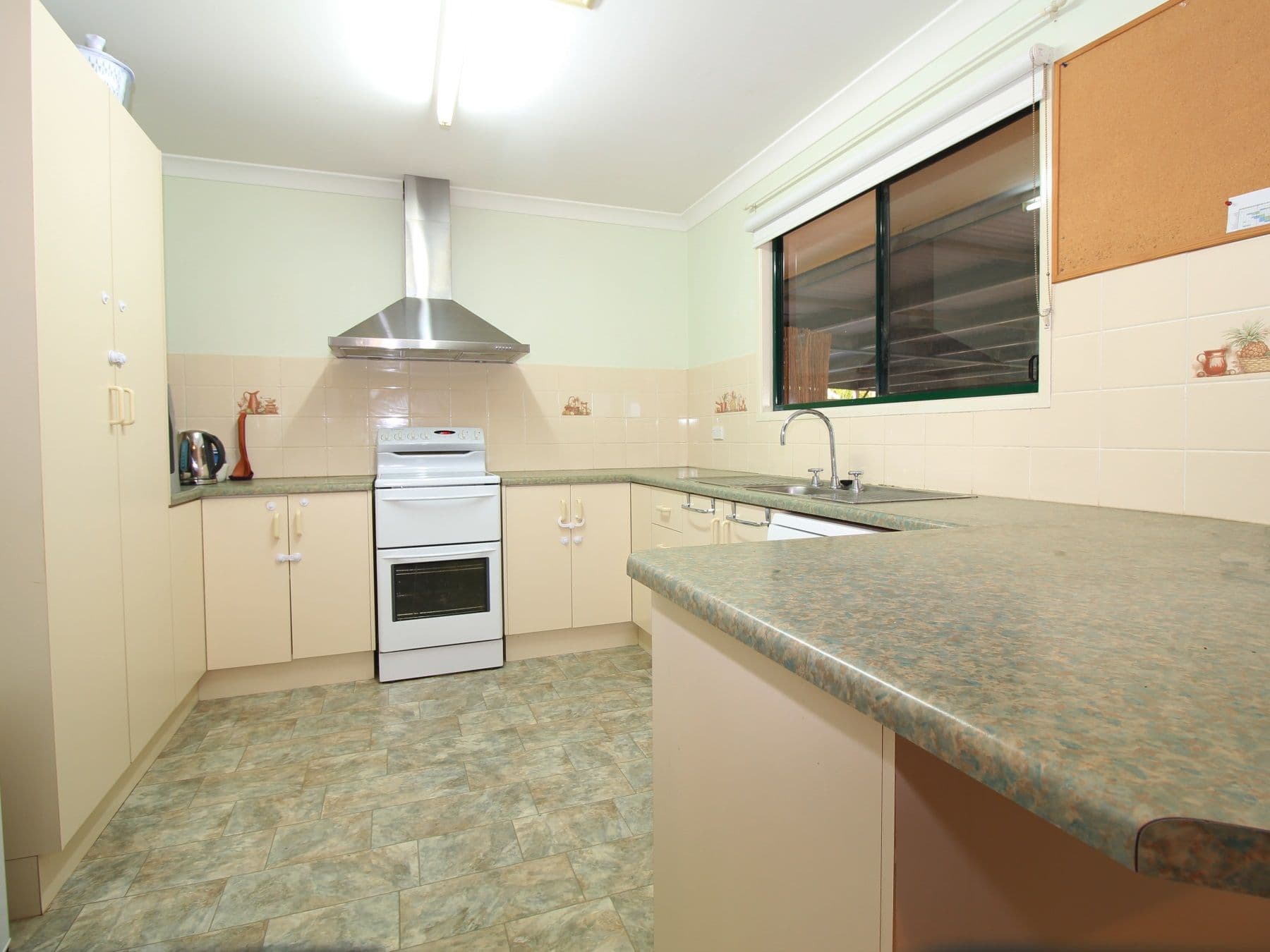 12 Cowan Crescent, Emerald QLD 4720, Emerald - Thumbnail 3