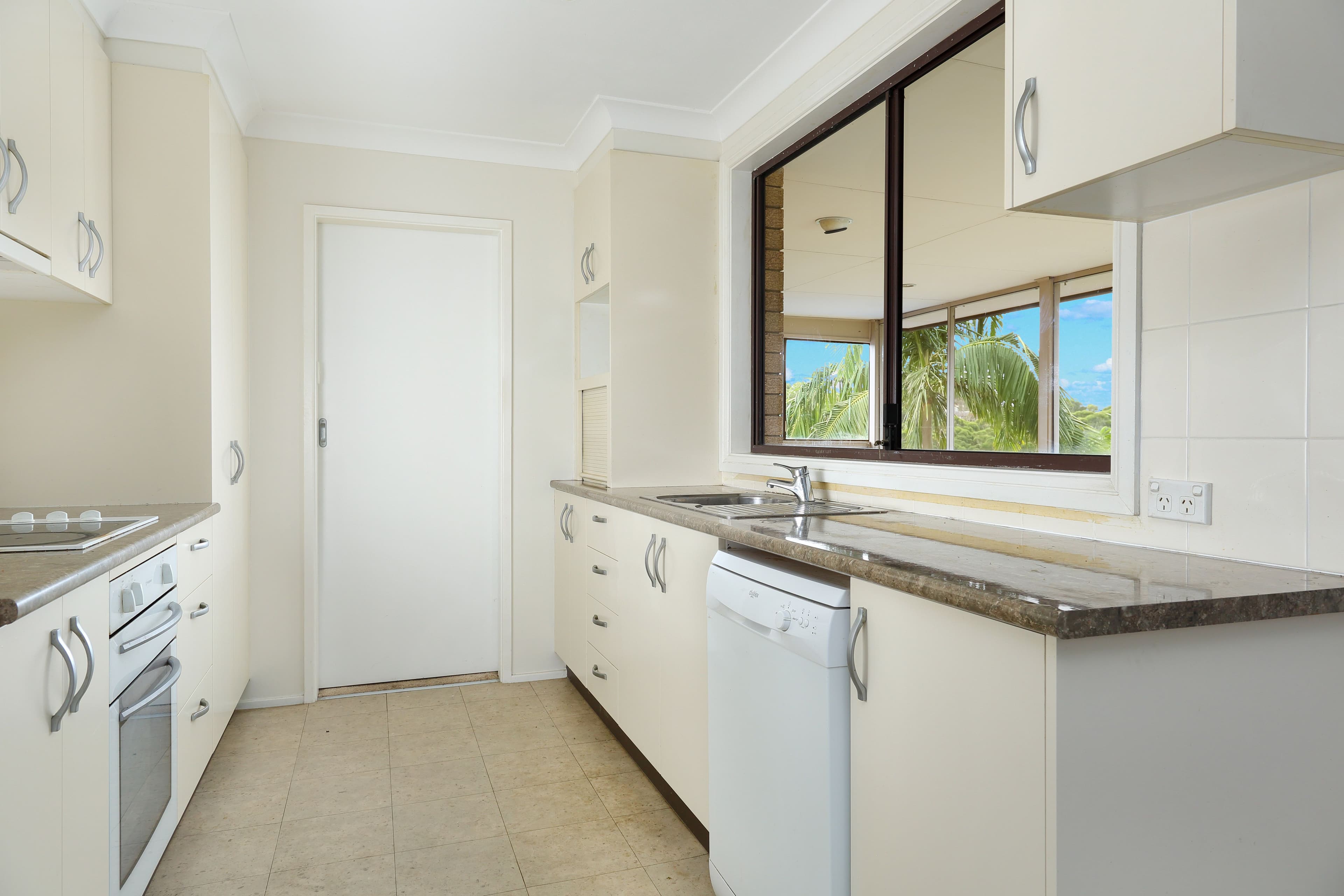 8 Illinga Place, Lugarno NSW 2210, Lugarno - Thumbnail 4