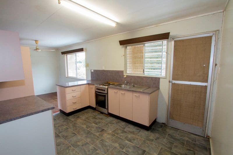 30 Burnett Crescent, WULGURU QLD 4811, Wulguru - Thumbnail 3