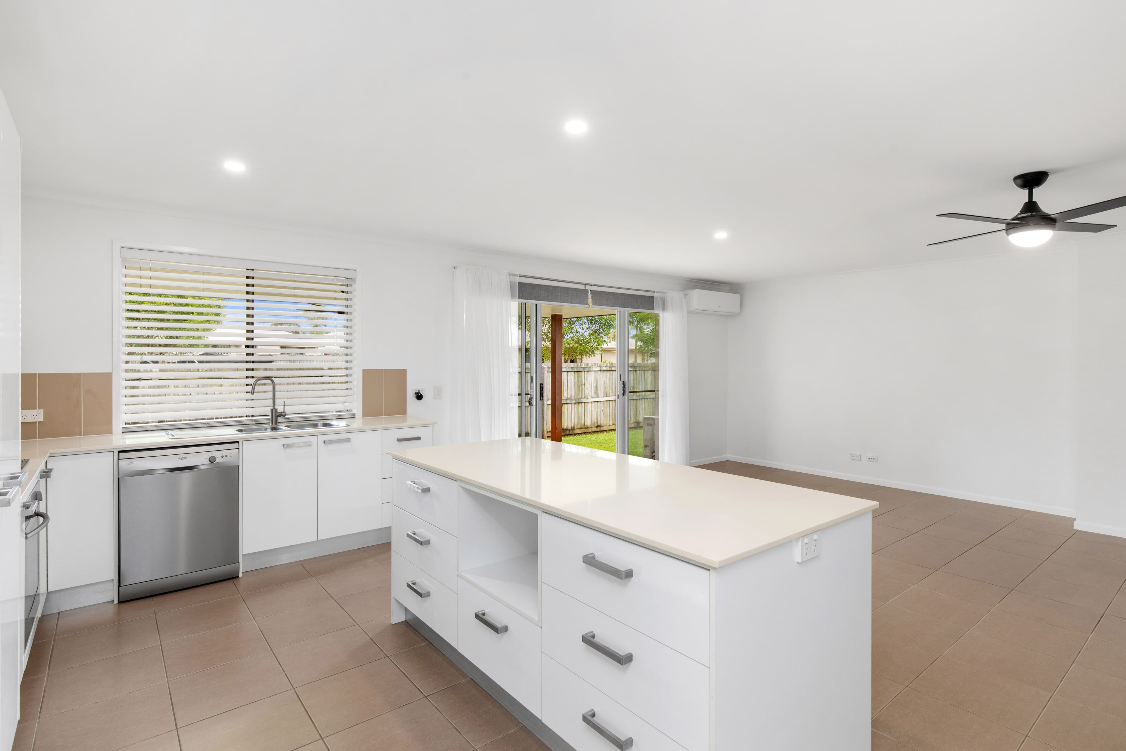 36 Pepper Tree Way, Beerwah QLD 4519, Beerwah - Thumbnail 7