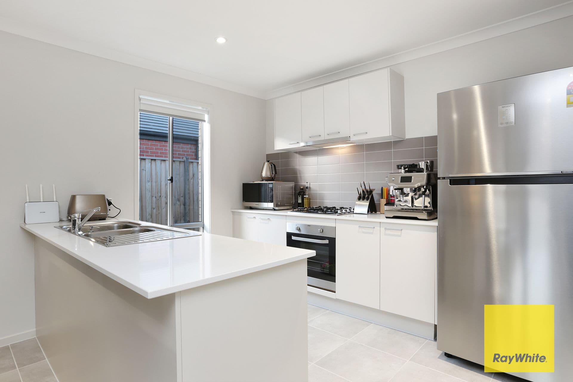 9 Newport Avenue, Williams Landing VIC 3027, Williams Landing - Thumbnail 3