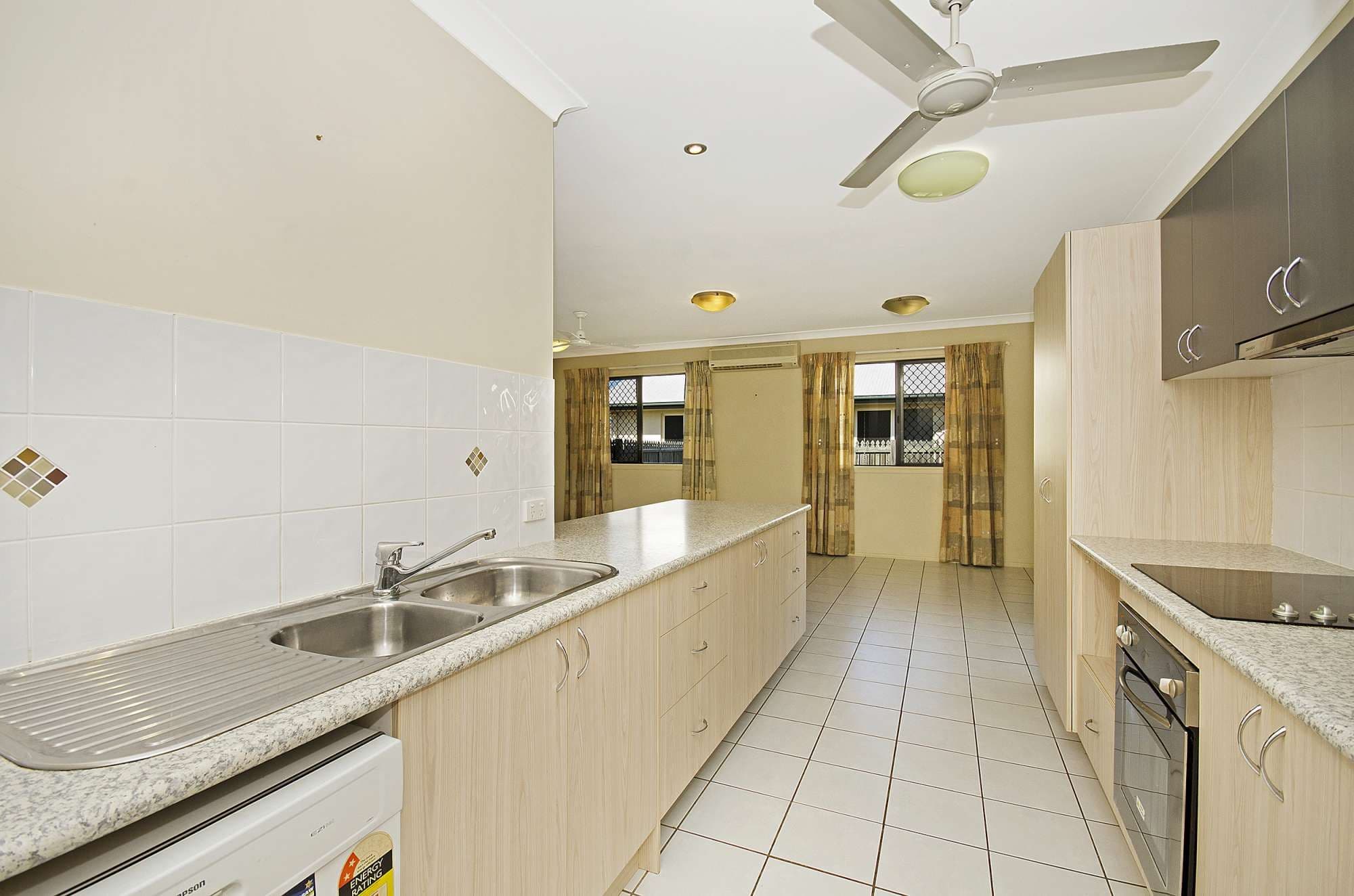 72 Brenton Circuit, DEERAGUN QLD 4818, Deeragun - Thumbnail 3
