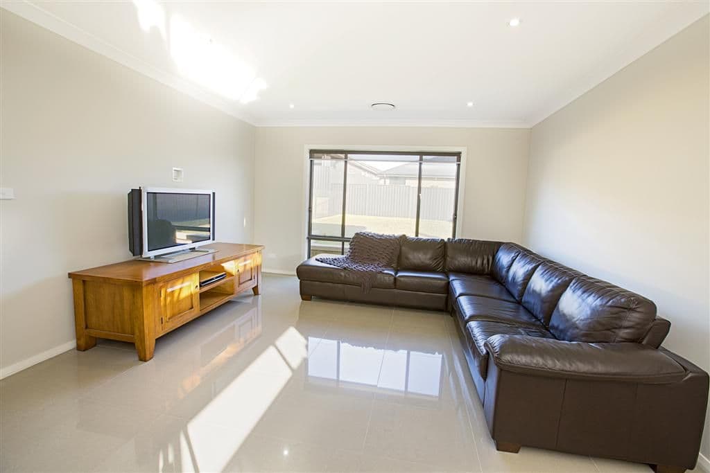14 Blue View Terrace, GLENMORE PARK NSW 2745, Glenmore Park - Thumbnail 3