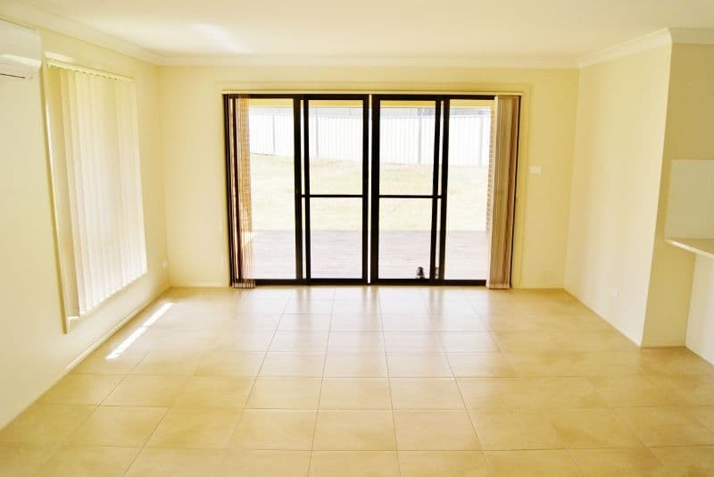 21 Henry Place, YOUNG NSW 2594, Young - Thumbnail 2