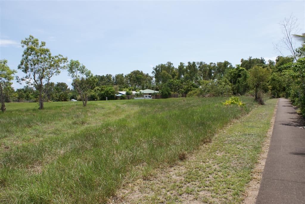 33 Koda Street, WONGALING BEACH QLD 4852, Wongaling Beach - Thumbnail 2