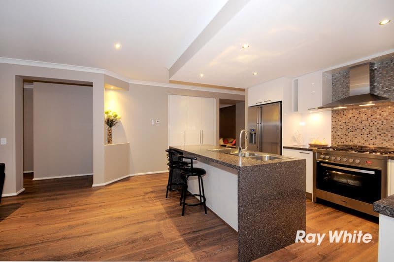 14 Hermes Avenue, CRANBOURNE VIC 3977, Cranbourne - Thumbnail 3