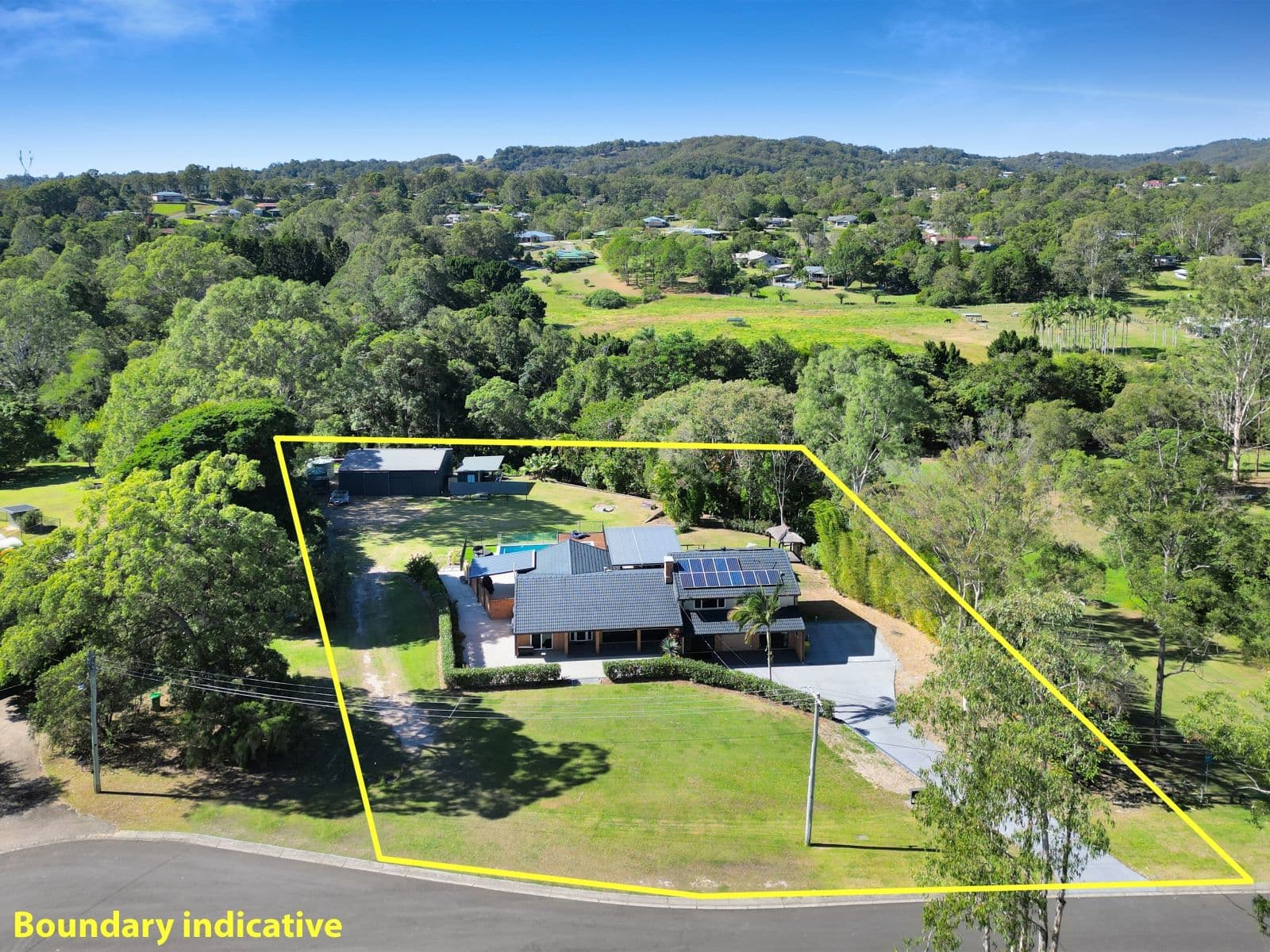 15 Pharlap Avenue, Mudgeeraba QLD 4213, Mudgeeraba - Thumbnail 2