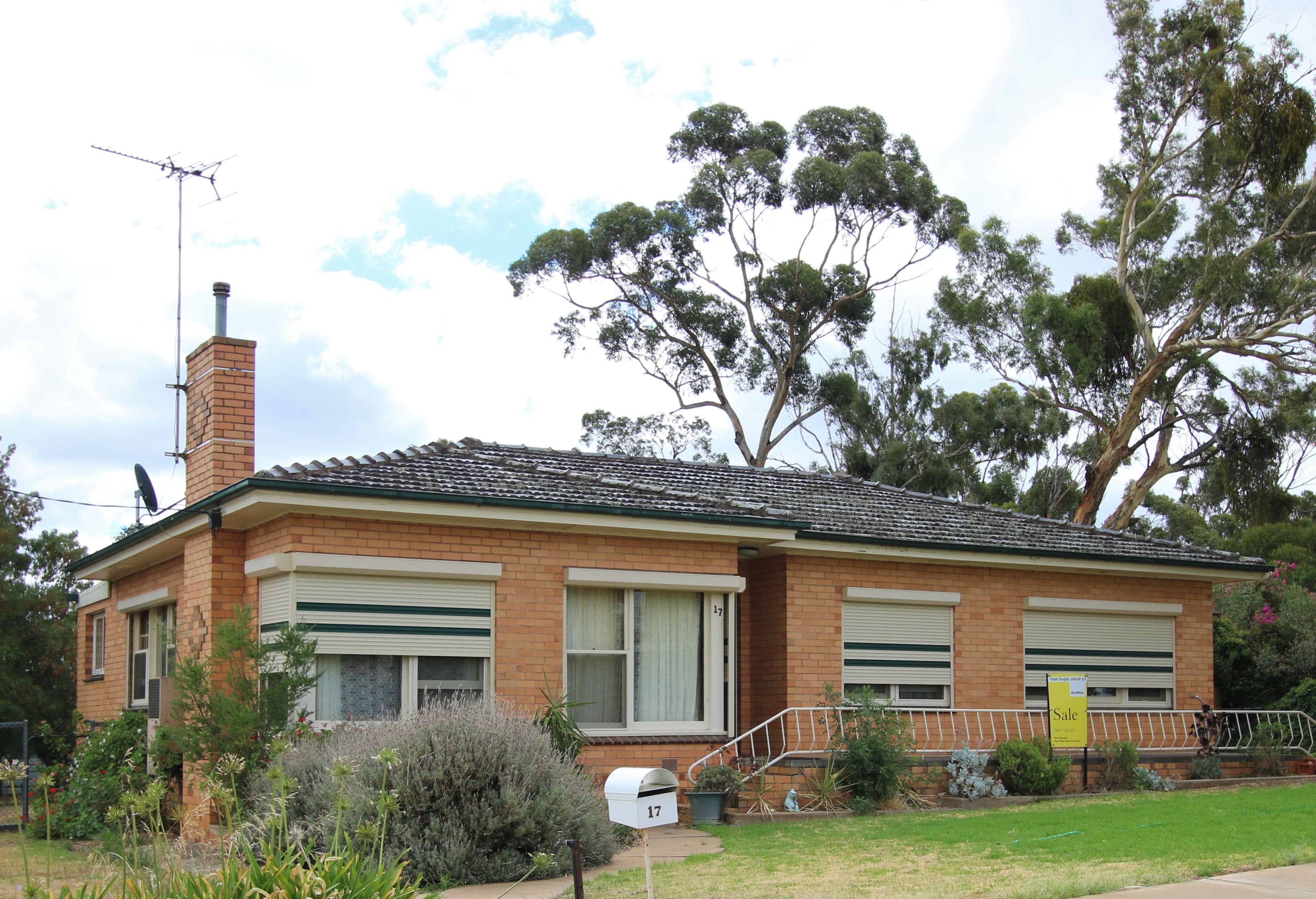 17 Charlton Road, St Arnaud VIC 3478, St Arnaud - Thumbnail 2