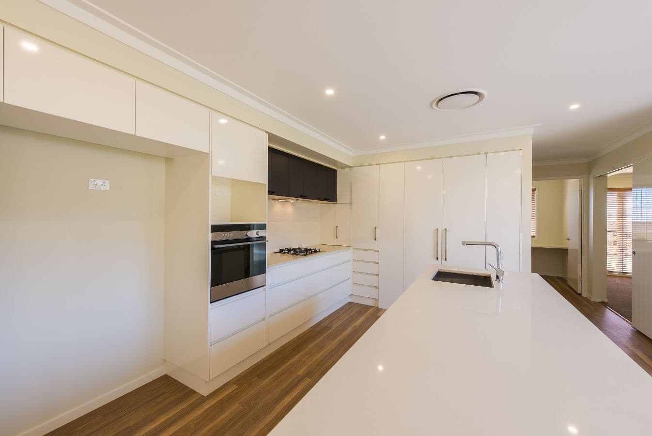 16 Brimblecombe Drive, MIDDLE RIDGE QLD 4350, Middle Ridge - Thumbnail 2