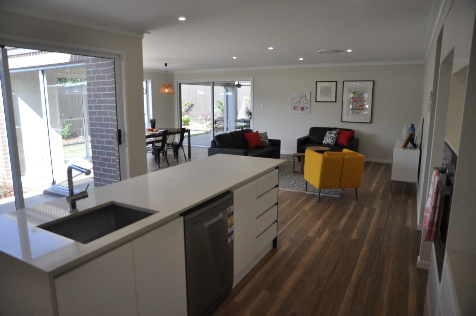 16 Brimblecombe Drive, MIDDLE RIDGE QLD 4350, Middle Ridge - Thumbnail 3