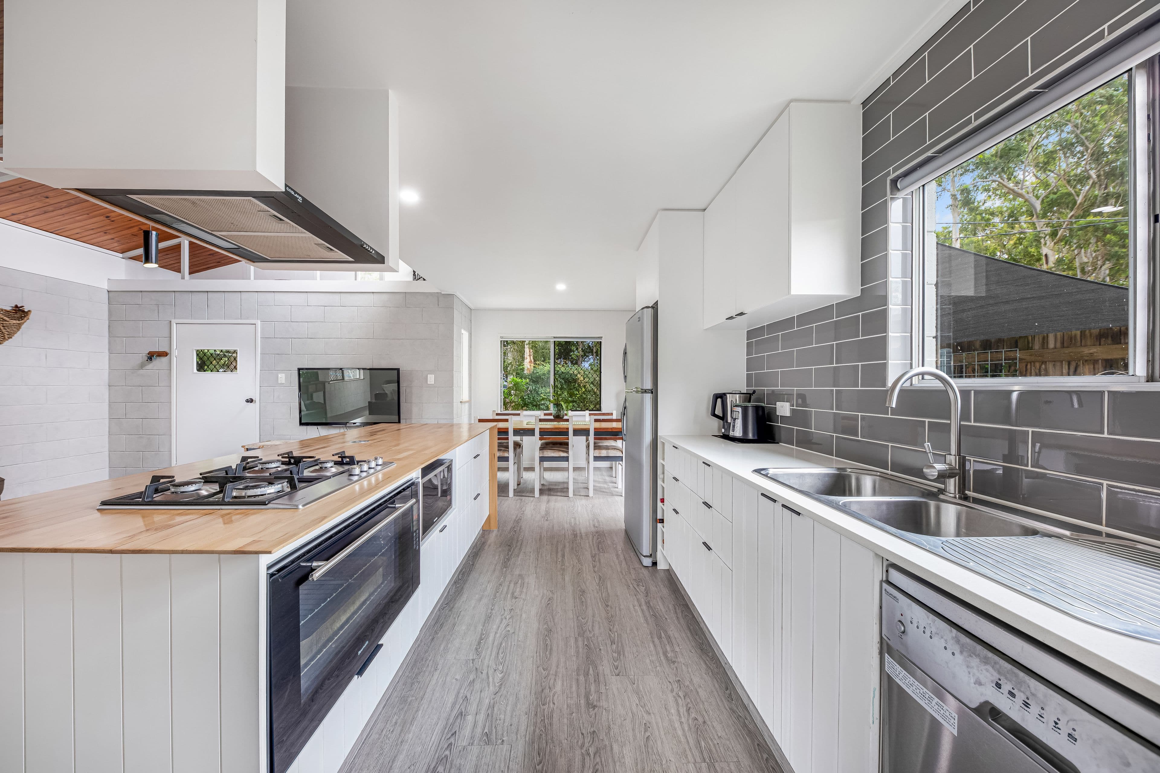 33 Beerwah Parade, Beerwah QLD 4519, Beerwah - Thumbnail 2
