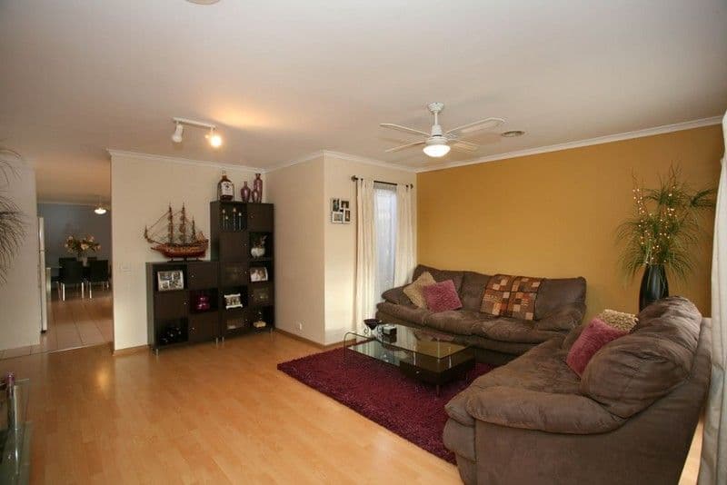 25 Coolong Avenue, BERWICK VIC 3806, Berwick - Thumbnail 2