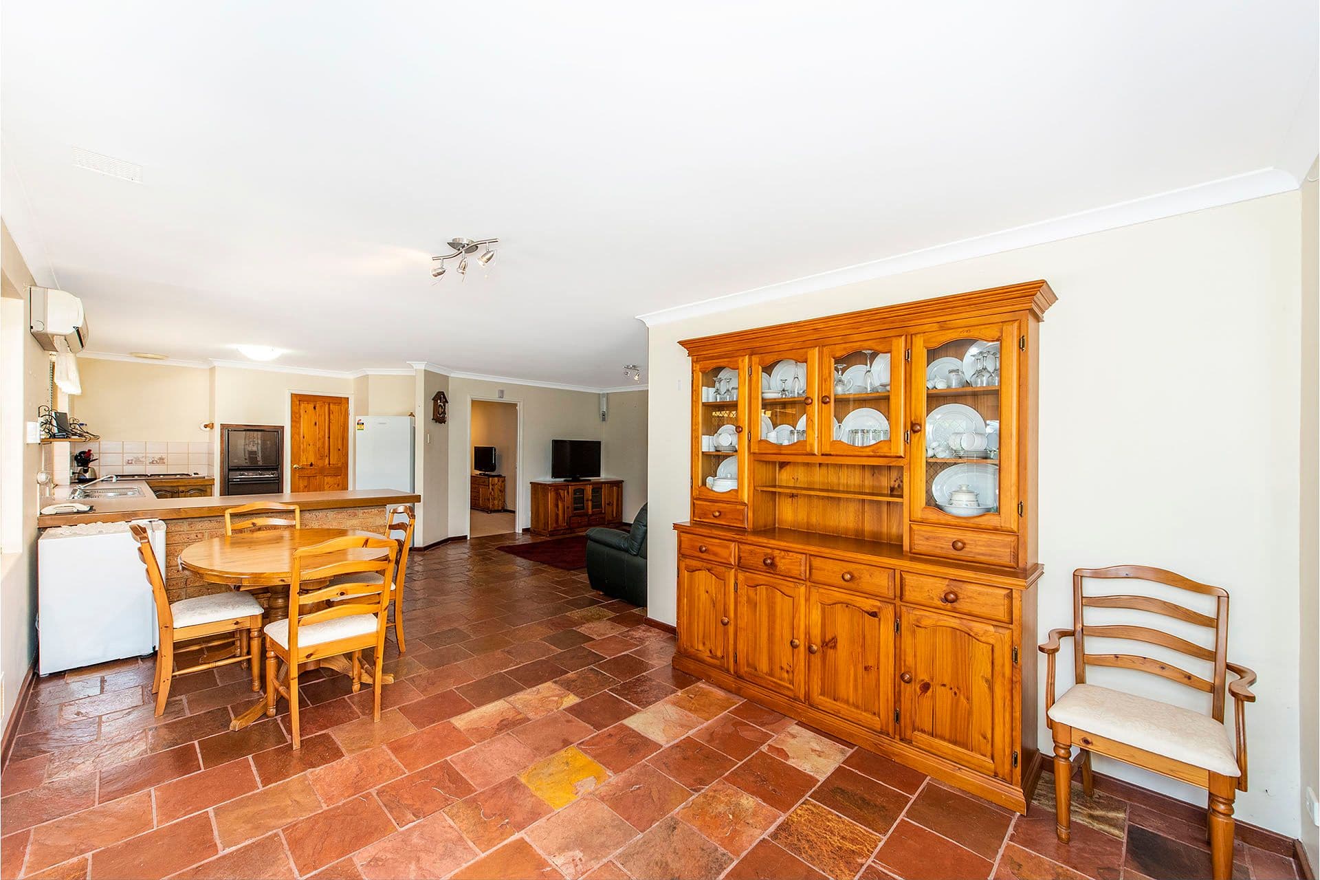 49 Warnbro Sound Avenue, Warnbro WA 6169, Warnbro - Thumbnail 7