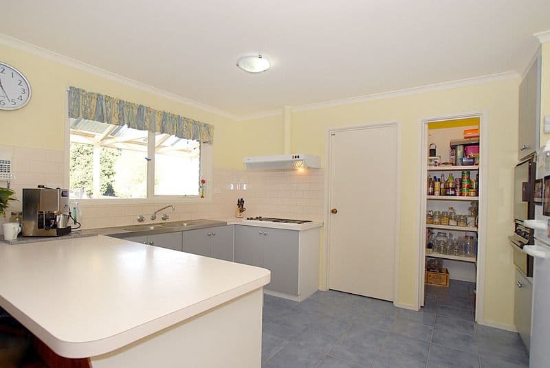 14 Mueller Court, ENDEAVOUR HILLS VIC 3802, Endeavour Hills - Thumbnail 5