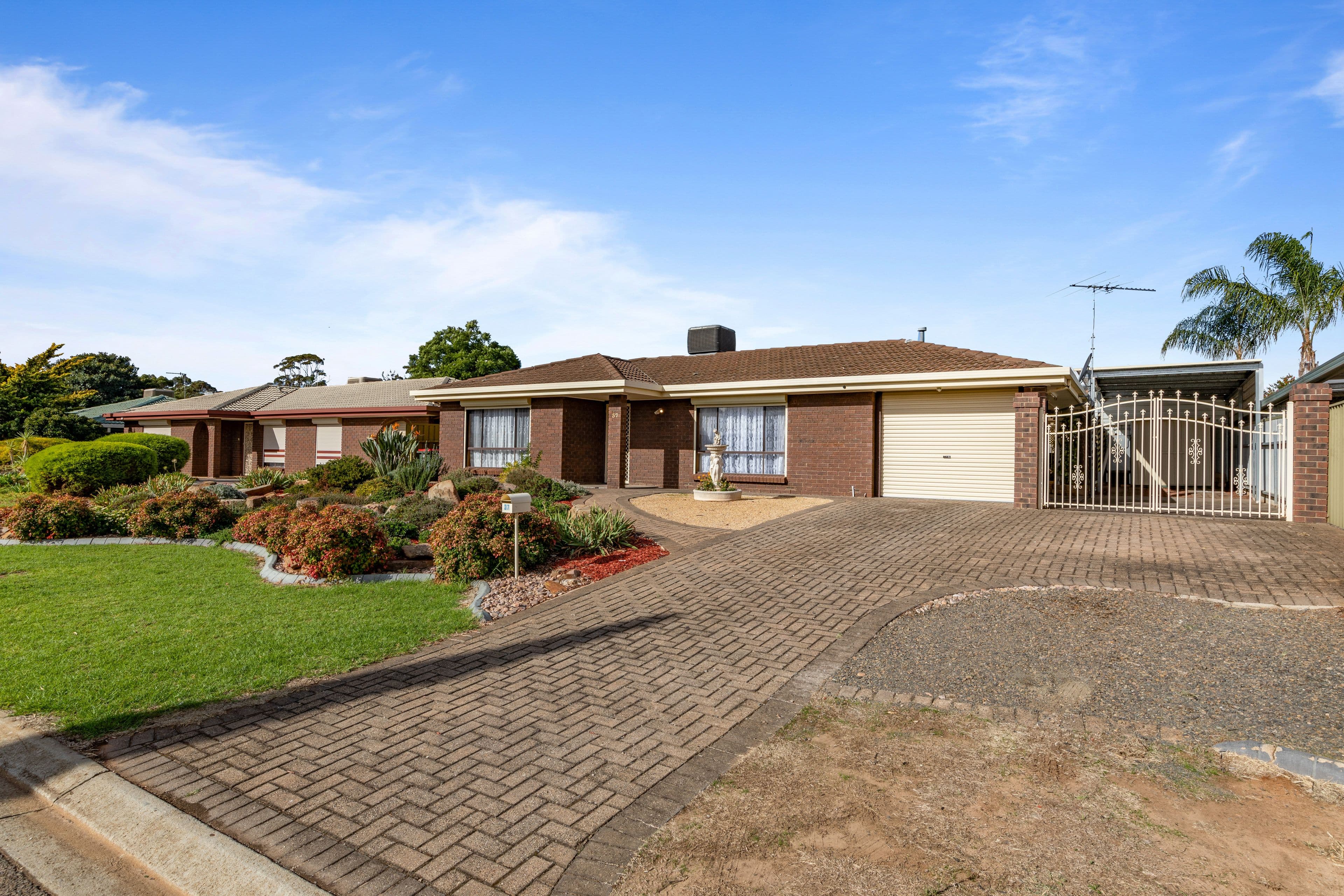 37 Carob Crescent, Craigmore SA 5114, Craigmore - Thumbnail 2