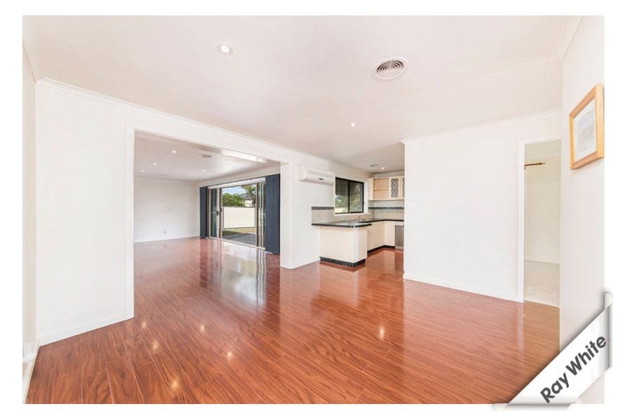 8 Wolfe Place, Gilmore ACT 2905, Gilmore - Thumbnail 2