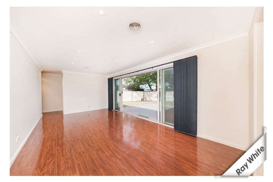 8 Wolfe Place, Gilmore ACT 2905, Gilmore - Thumbnail 4