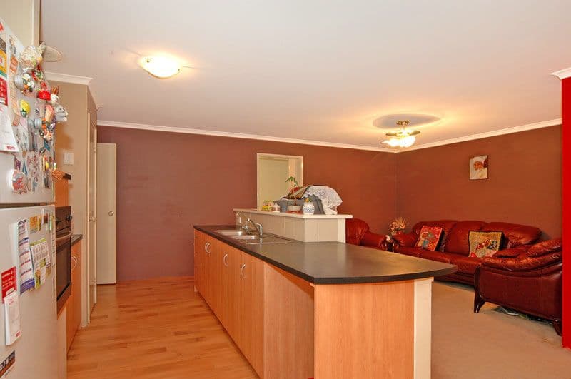 37 Yarrow Drive, BEECHBORO WA 6063, Beechboro - Thumbnail 2