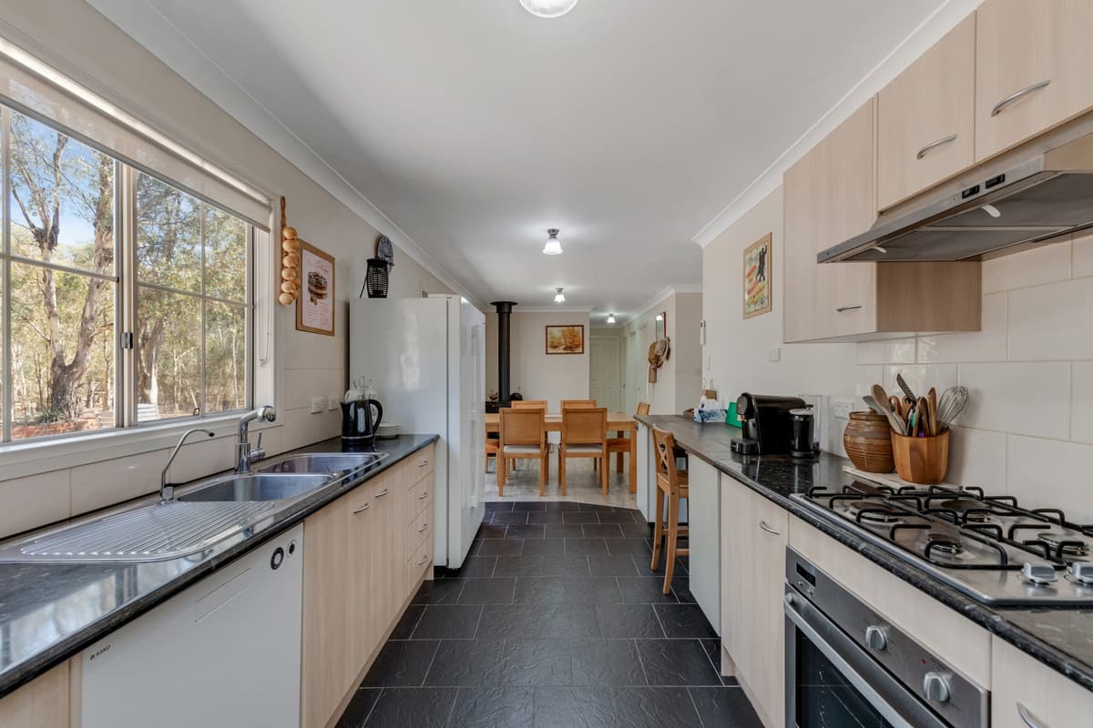 137 Logan-Wedderburn Road, Wedderburn VIC 3518, Wedderburn - Thumbnail 2