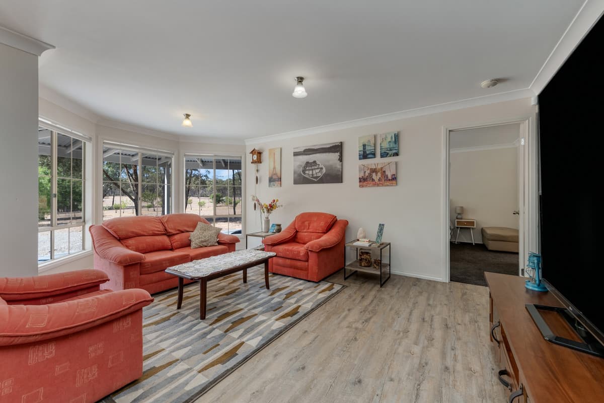 137 Logan-Wedderburn Road, Wedderburn VIC 3518, Wedderburn - Thumbnail 4
