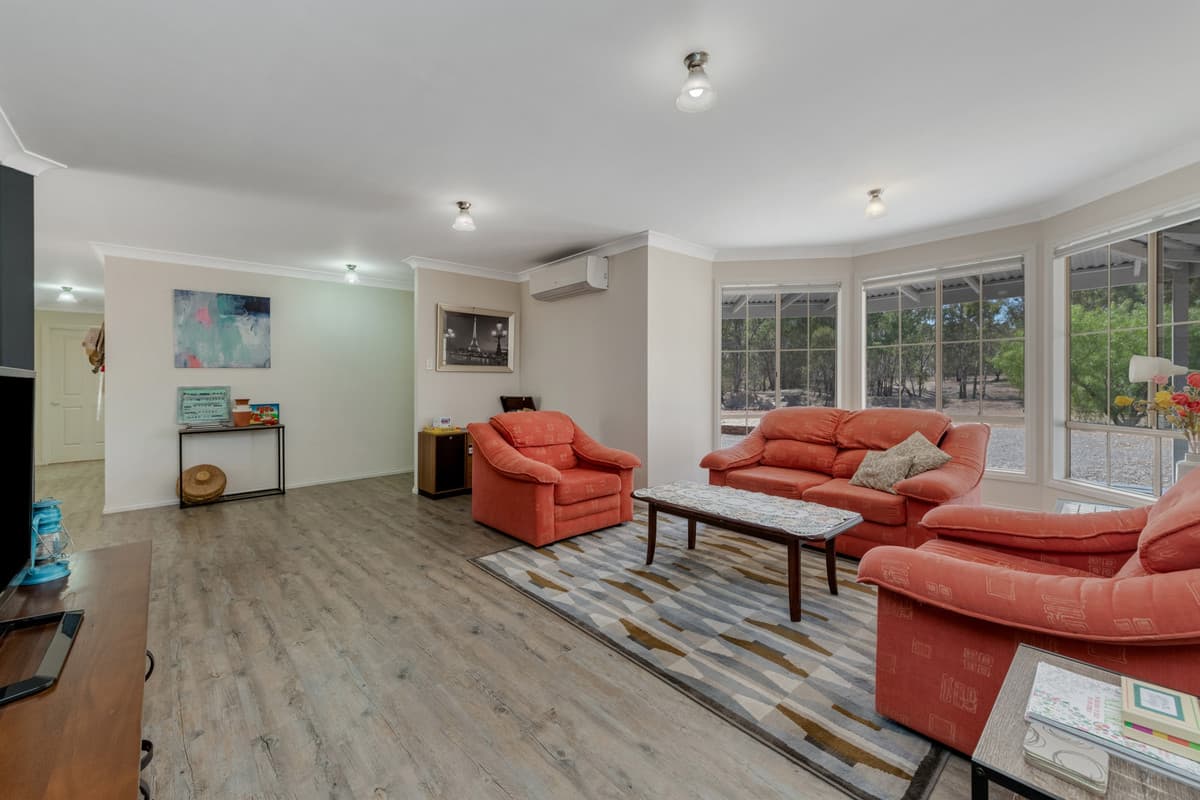 137 Logan-Wedderburn Road, Wedderburn VIC 3518, Wedderburn - Thumbnail 5
